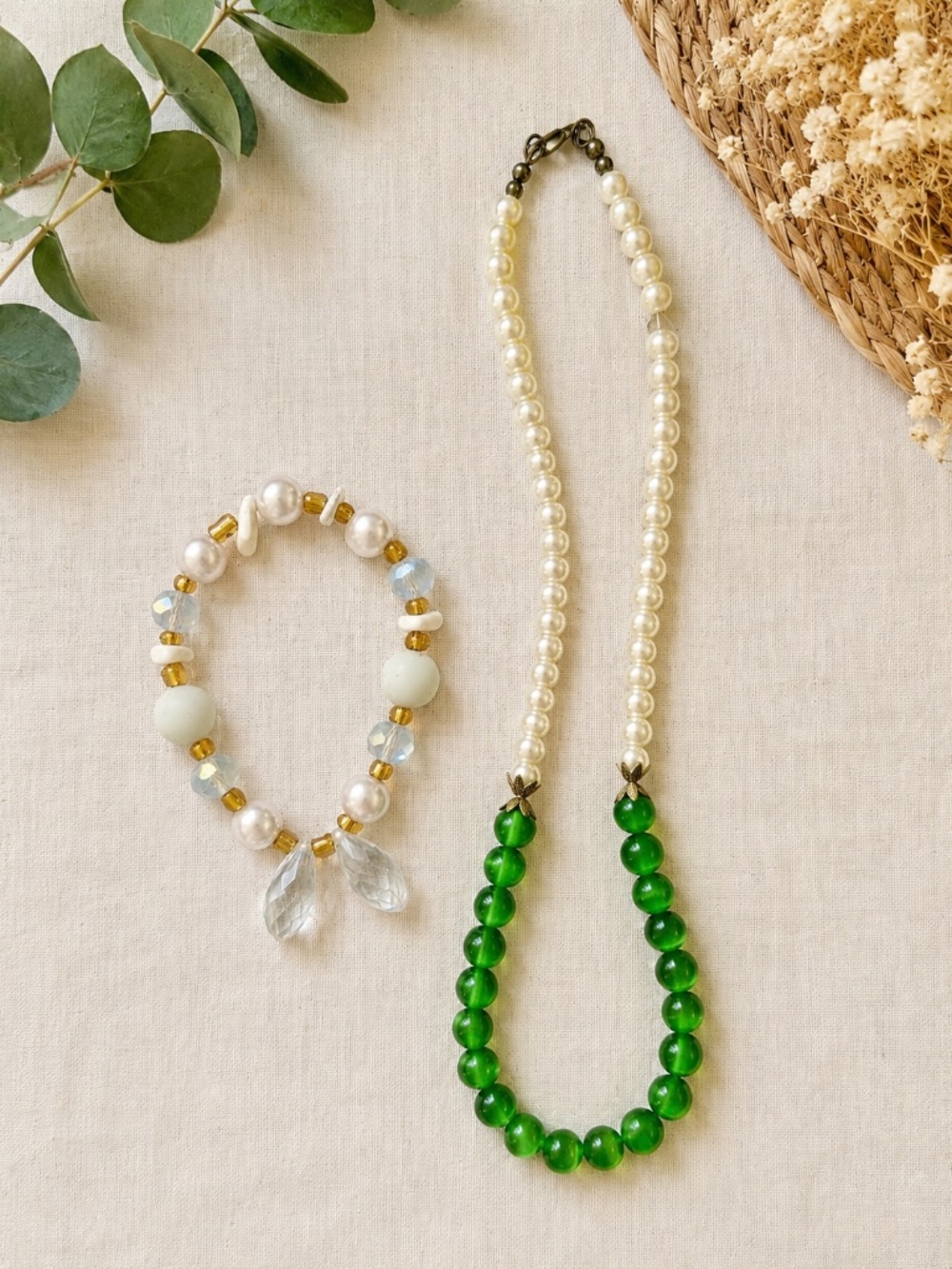 Vintage Beaded Jewelry Set – Green Pearl Necklace & Stretch Bracelet